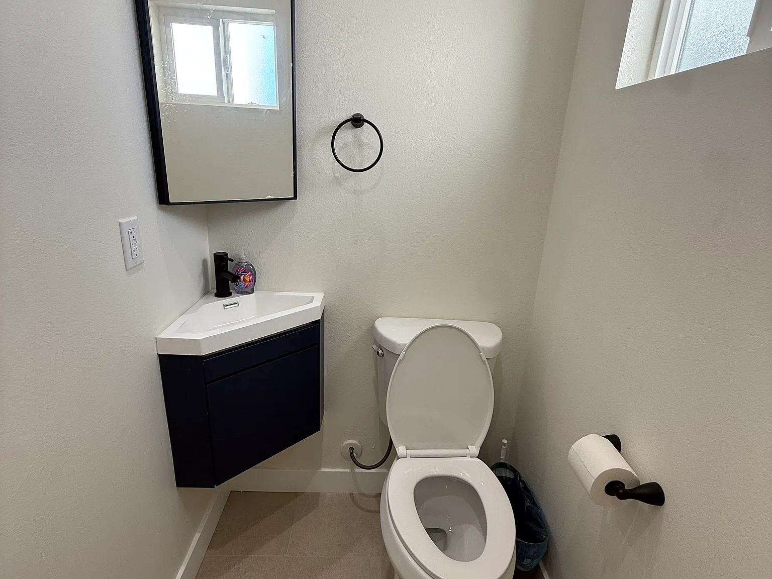 2 bed, 1.5 bath, 800 sqft, $3,600 — Photo 2