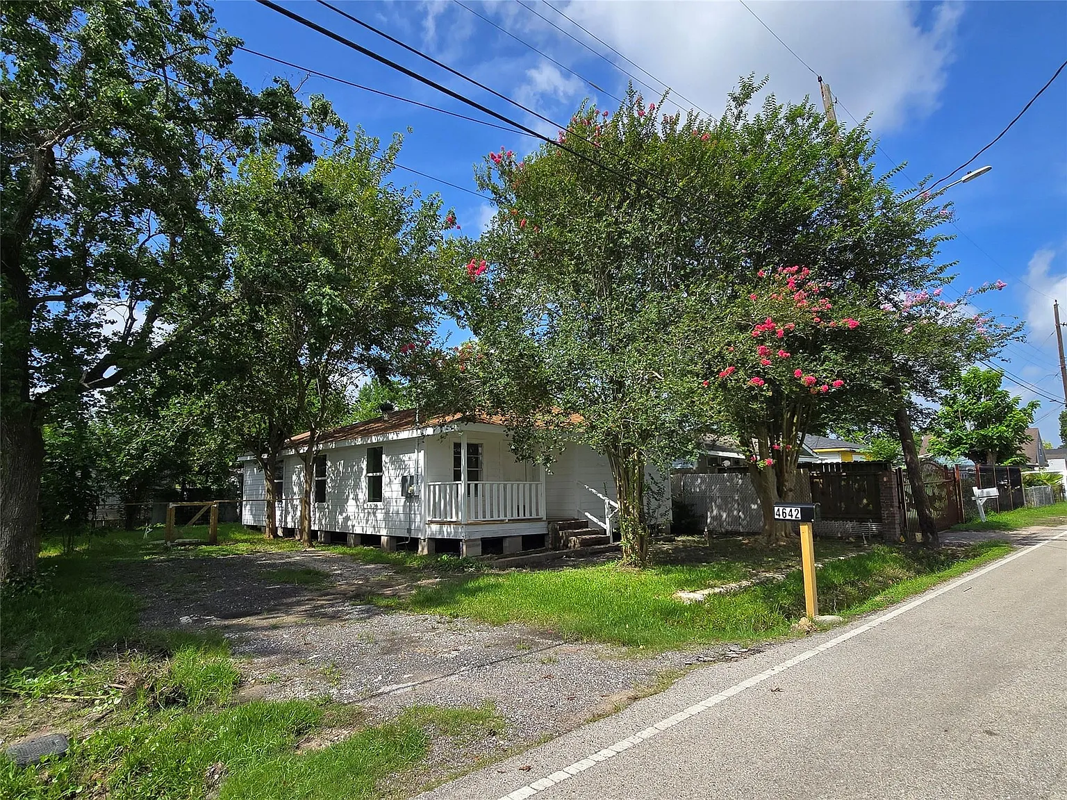 3 bed, 2.0 bath, 900 sqft, $1,550 — Photo 3