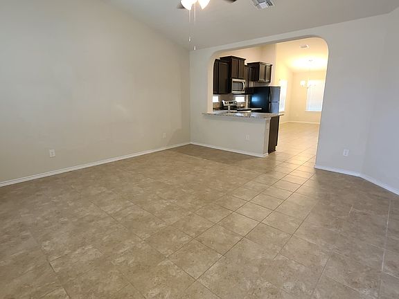 5311 Mohawk 3 living rm (1)_11032023