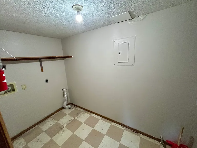 1901 E 23rd St #D-3 — Photo 5