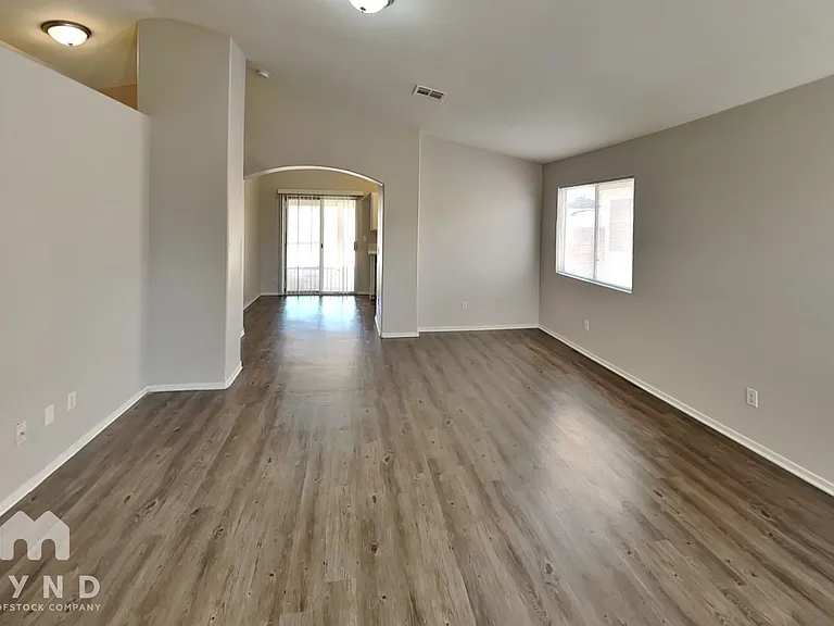 2858 Mount Hope Dr — Photo 3