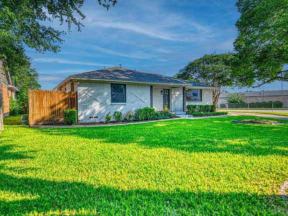 3rd image of 2305 Fenestra Dr