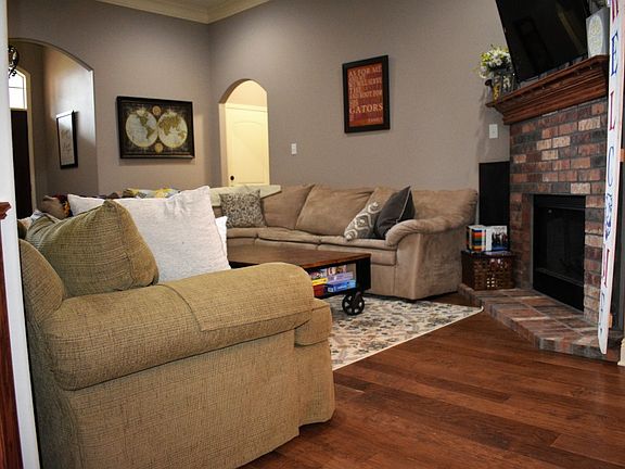 5th image of 100 Hedge Hill Dr