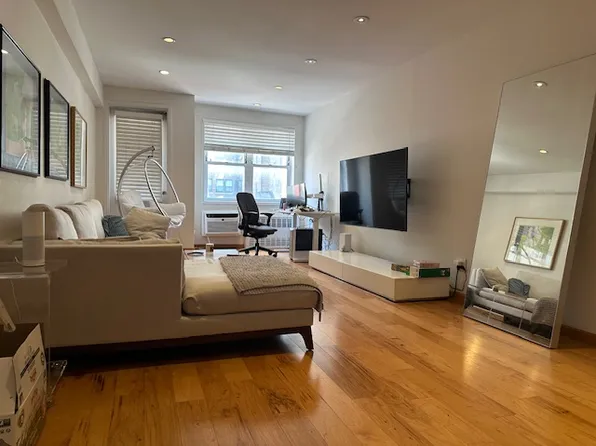 170 West 23rd Street image 2 of 14