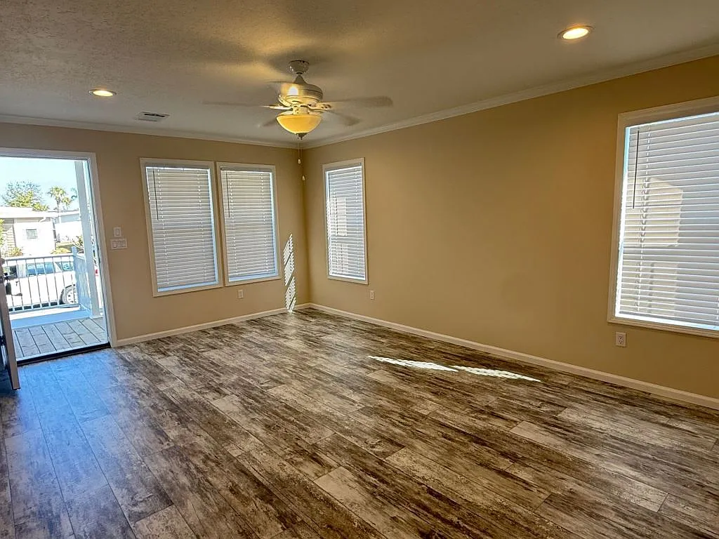 3 bed, 2.0 bath, 1356 sqft, $1,599 — Photo 3