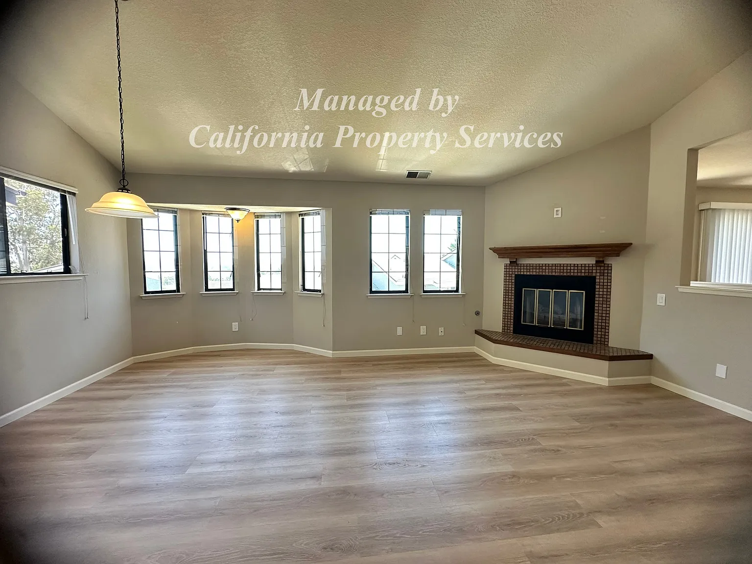 3 bed, 2.5 bath, $3,900 — Photo 2