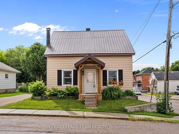 3rd image of 145 Munroe Ave W