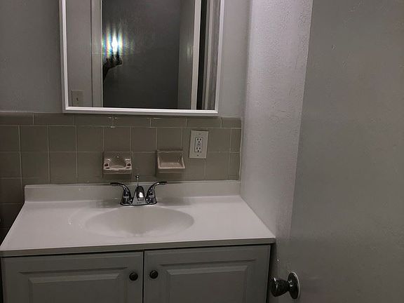 4th image of 470 Sunshine Dr #D3