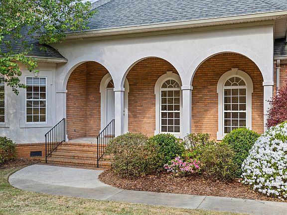 5th image of 222 Gerard Cir
