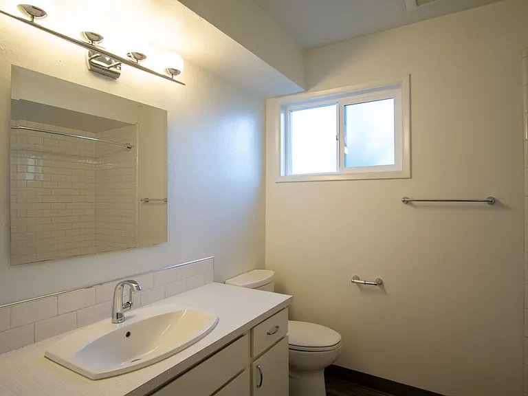 Off SE Belmont: Mid-Century 2Bdr w/Patio & Parking! — Photo 15