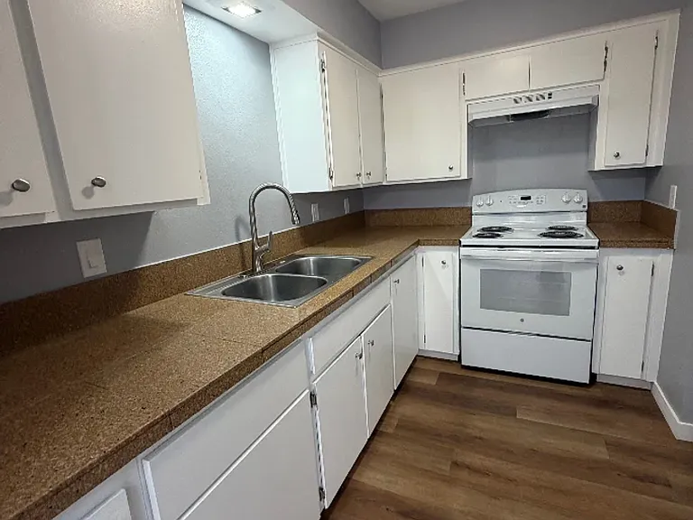 2905 La Costa St — Photo 6