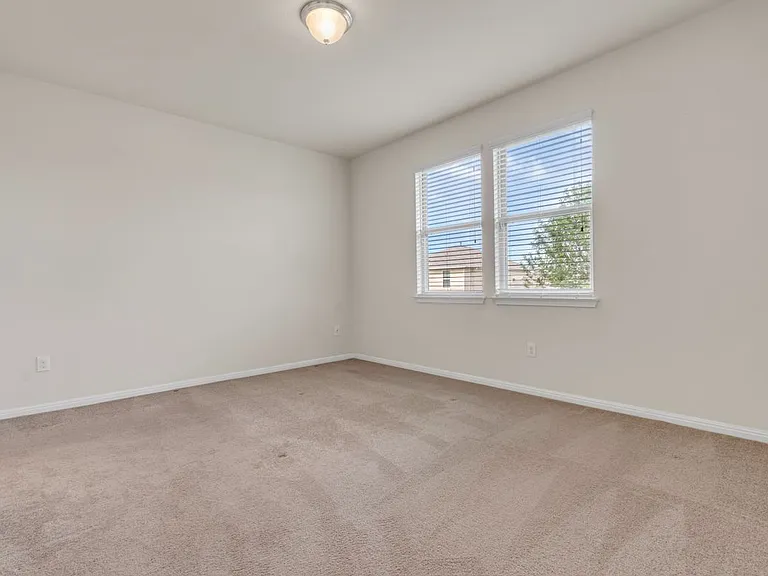 535 Twisted Oaks Ln — Photo 14