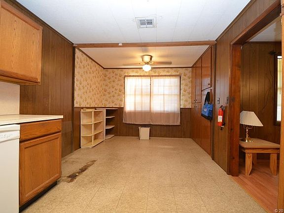 5th image of 215 E 2nd Ave