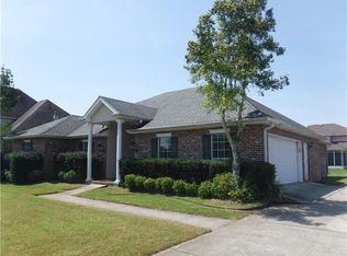 3800 Lake Winnipeg Dr, Harvey, LA 70058
