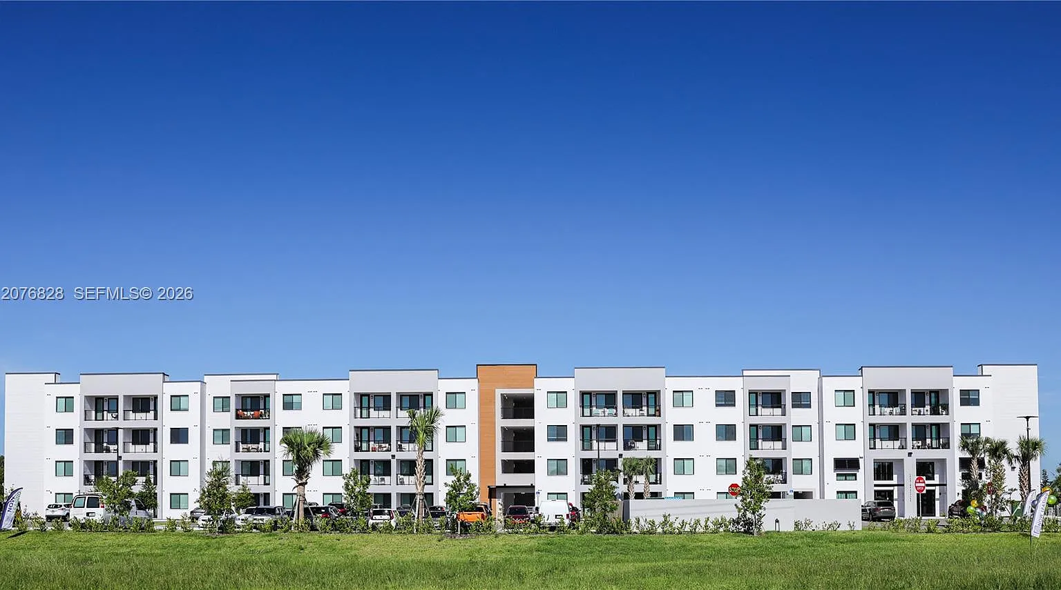 2 bed, 2.0 bath, 865 sqft, $1,075 — Photo 1