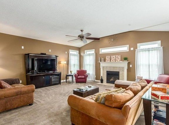 3rd image of 1572 Summersweet Cir
