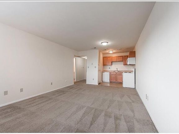 4th image of 310 Oak St APT 211