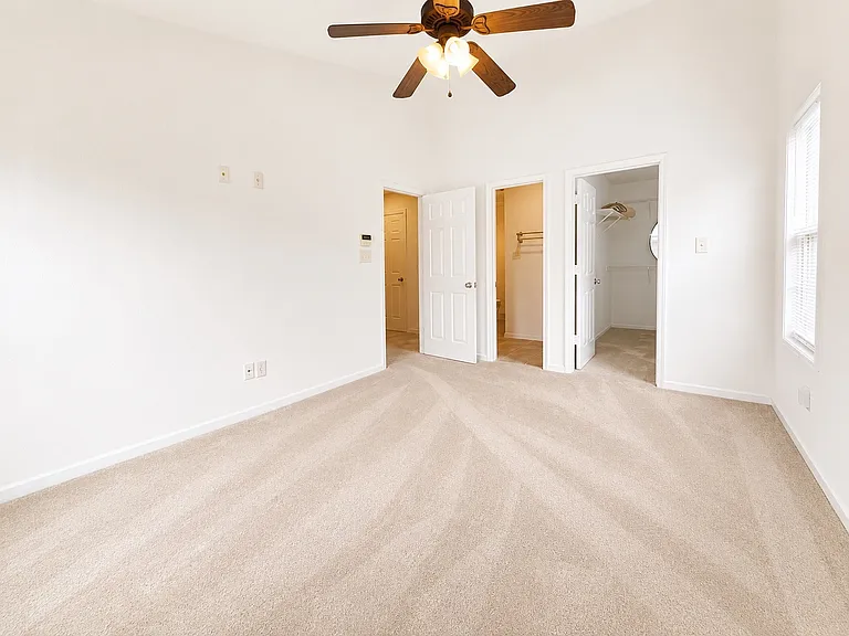 2049 Flushing Ct #2049 — Photo 6