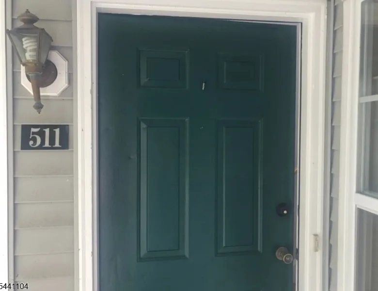2 bed, 1.0 bath, $2,500 — Photo 2