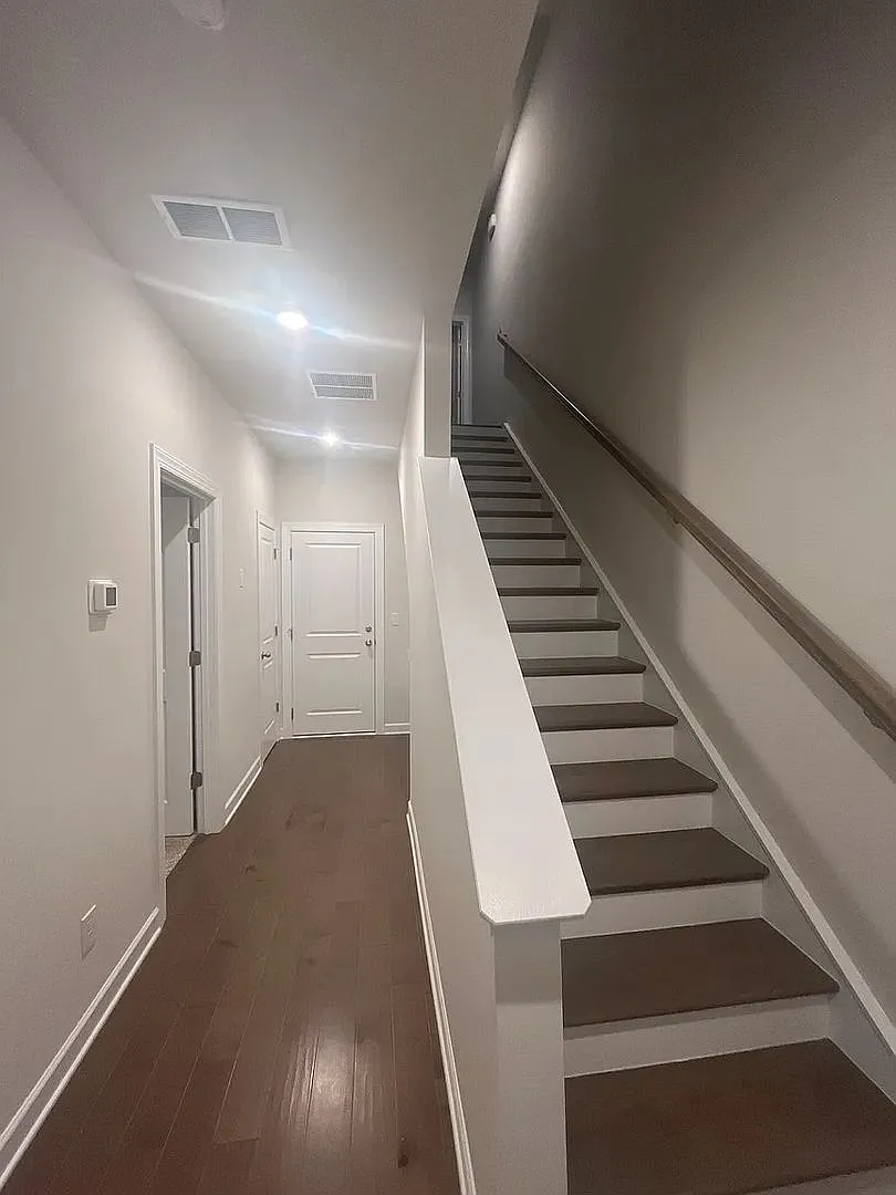 Room in 3 Bedroom Home at Memorial Pkwy — Photo 3