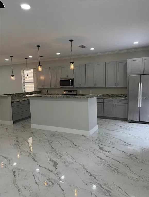 4 bed, 2.5 bath, 1940 sqft, $3,000 — Photo 3