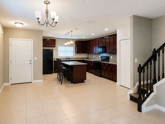 4th image of 233 Primrose Dr