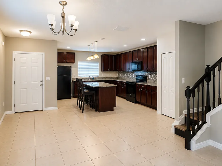 233 Primrose Dr — Photo 4