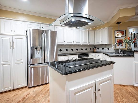 3rd image of 4038 Shady Hill Dr