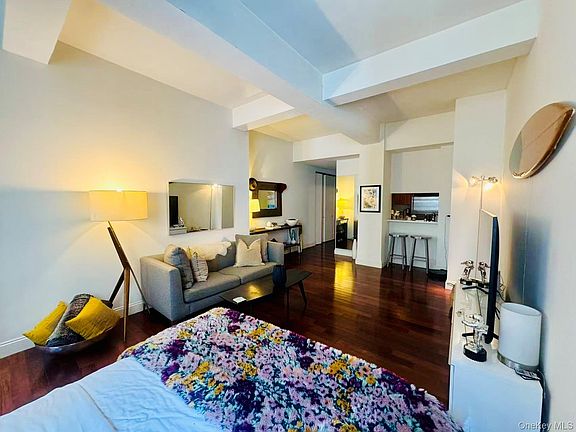 5th image of 88 Greenwich Street #1305