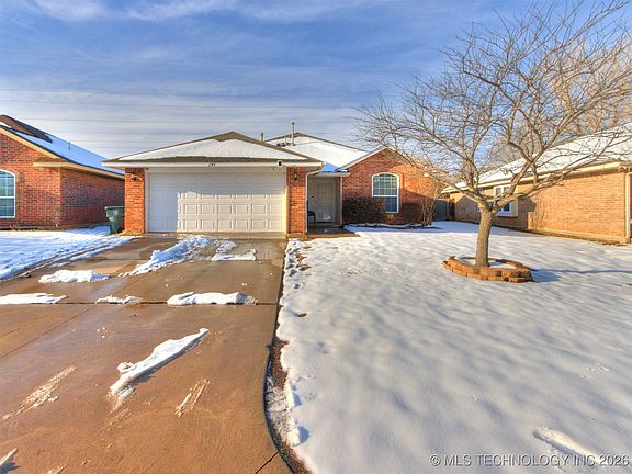 3rd image of 245 Cambridge Dr