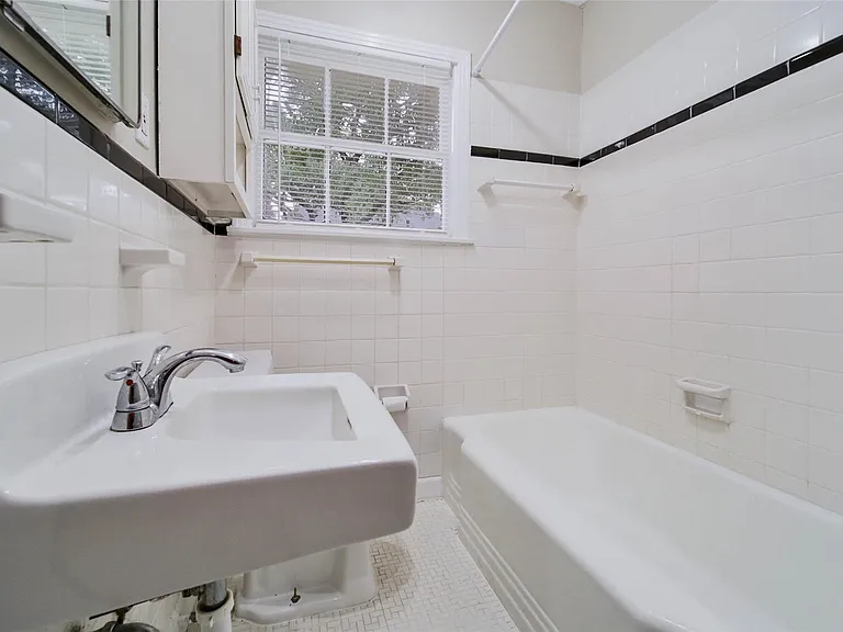 4505 Larch Ln — Photo 8