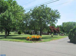 3 Hill Rd, Burlington, NJ 08016