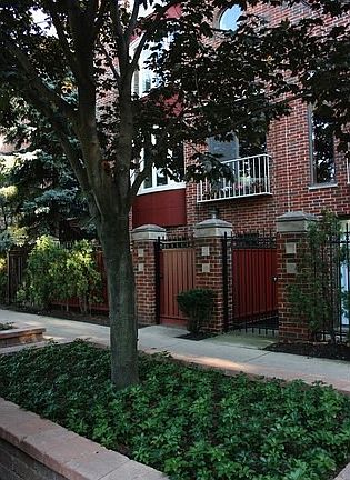 2nd image of 2520 N Sheffield Ave APT M