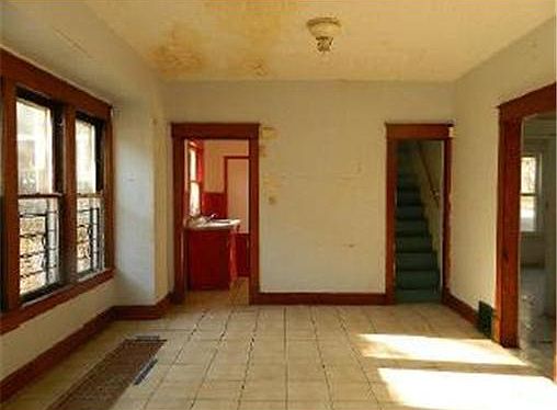 2nd image of 122 N Askew Ave
