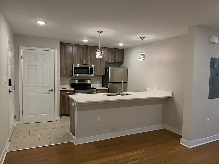 1111 N Thompson St — Photo 1
