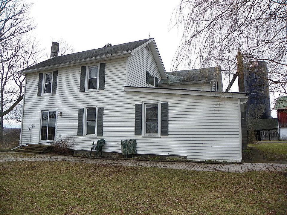 2nd image of 2073 Balsam Rd