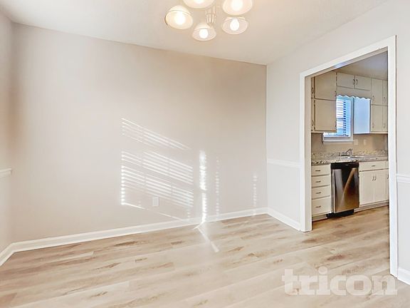 3rd image of 11069 Hunters Ln