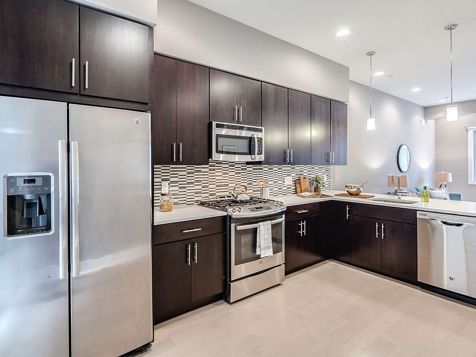 1st image of 832 N 3rd St APT 6