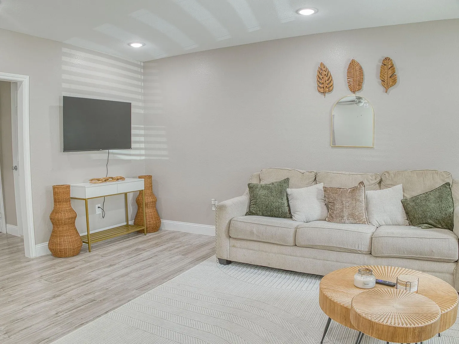 3 bed, 2.0 bath, 1273 sqft, $1,995 — Photo 3