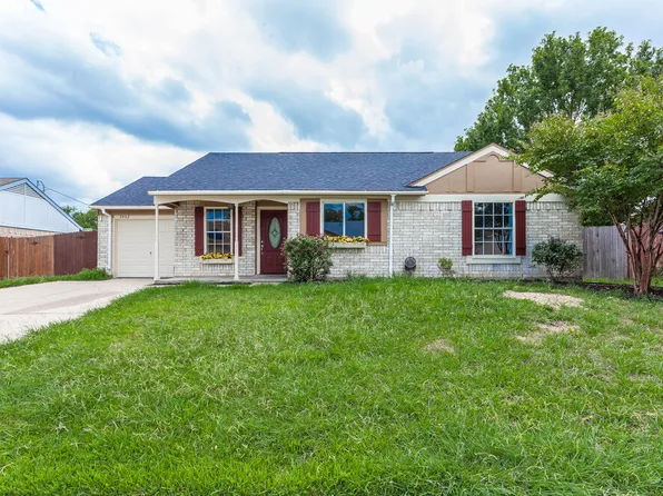 2402 Villanova St, Arlington, TX 76018