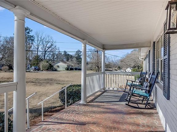 3rd image of 301 Early Parkway Dr SE