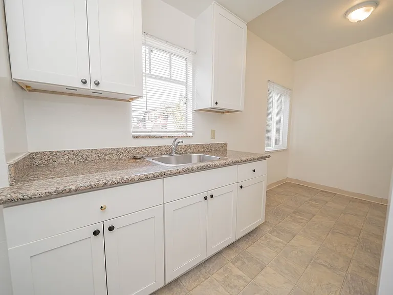 2867 MacArthur Blvd — Photo 6