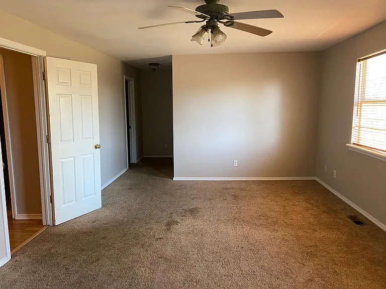 704 N Anthony St — Photo 11