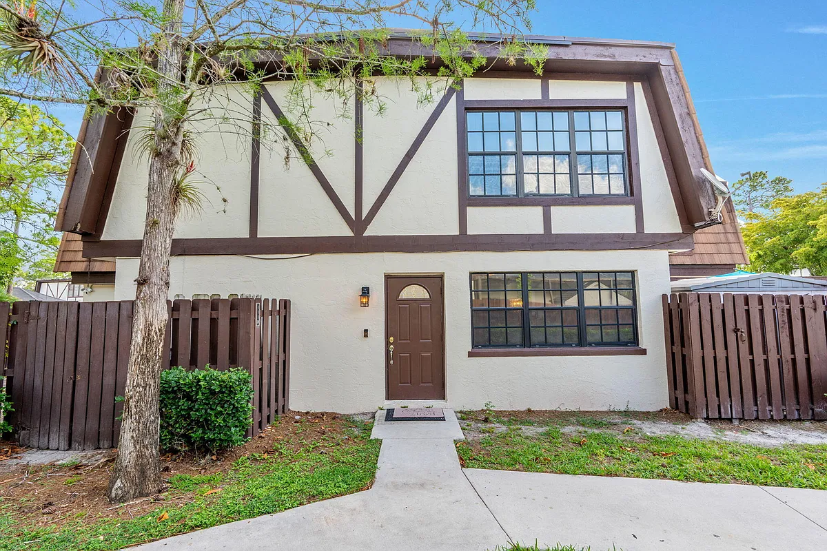 Building Photo - 111 Weybridge Cir