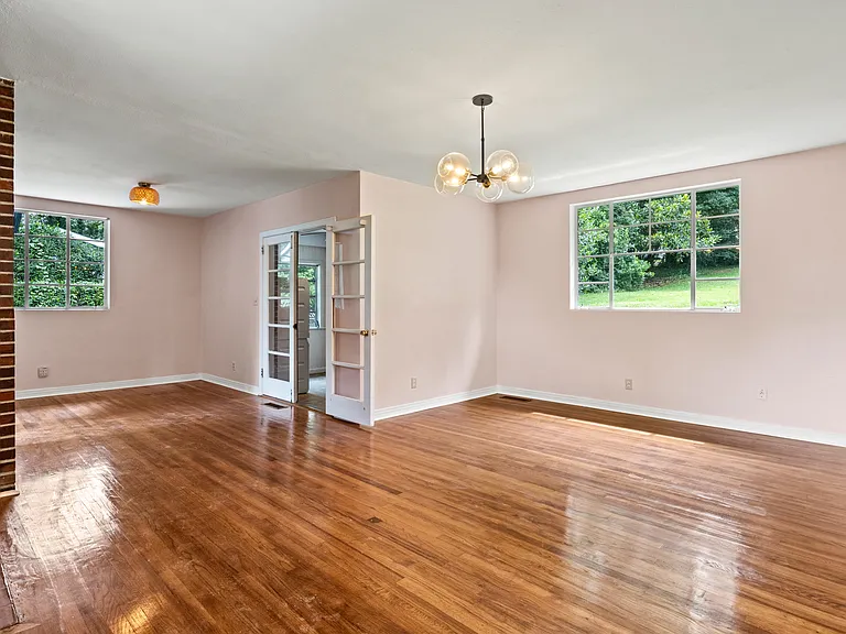 1473 Marion Ave — Photo 6