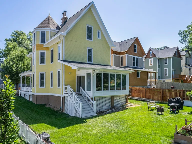 1303 Maple View Pl SE — Photo 8