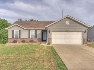1557 Saint Charles Dr, Hillsboro, MO 63050
