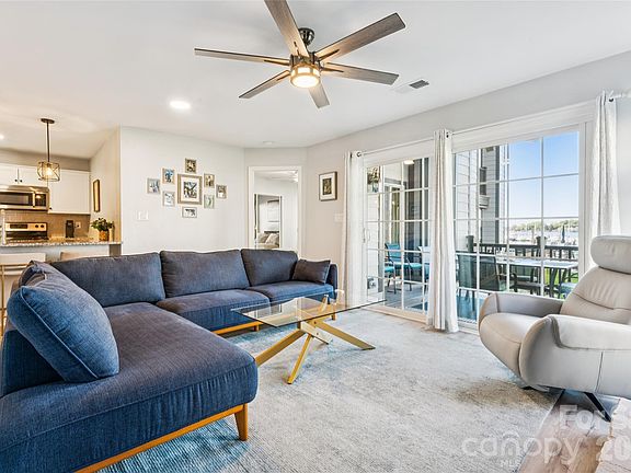 5th image of 18819 Vineyard Point Ln