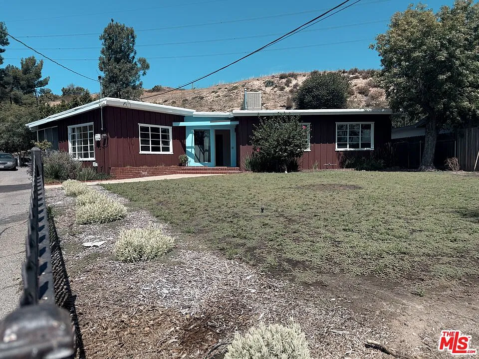 3 bed, 2.0 bath, 2064 sqft, $4,750 — Photo 1