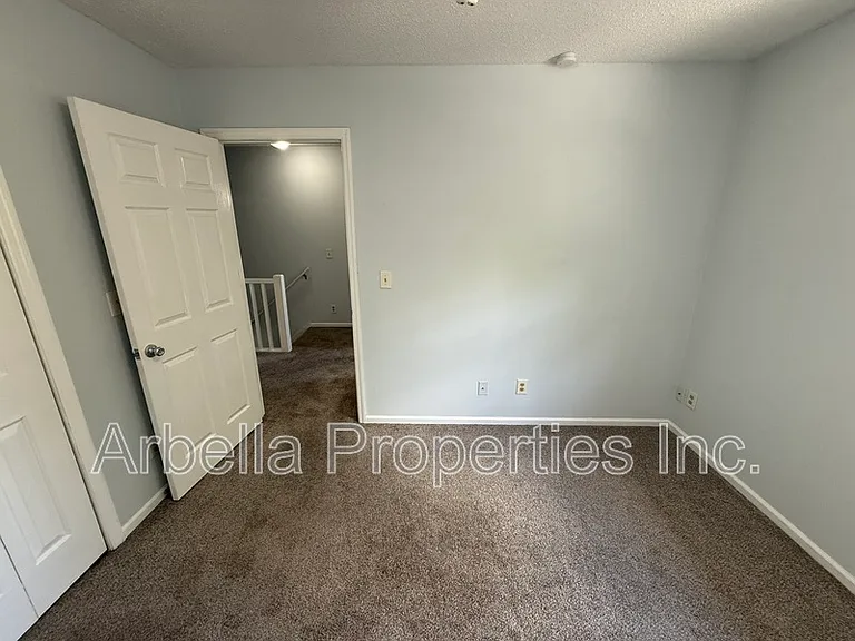 390 Erwin Hwy #2 — Photo 17